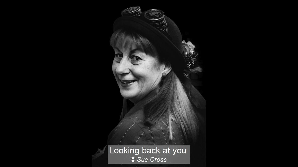 17_Looking back at you_Sue Cross